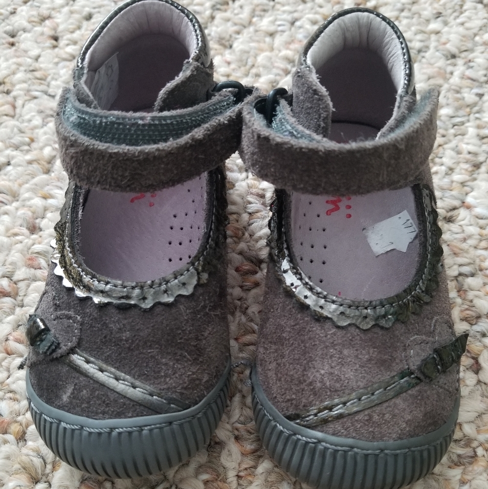 2/$40 🥳HP🥳France leather shoes